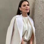 Hayley Atwell Instagram - 🤍🤎 autumnal makeup tones by @wendyrowe styled by @rosefordestudio wearing @giada_montenapoleone with tresses smoothed by @stefanbertin in the city of Milan, styled by… itself 💚🤍❤️