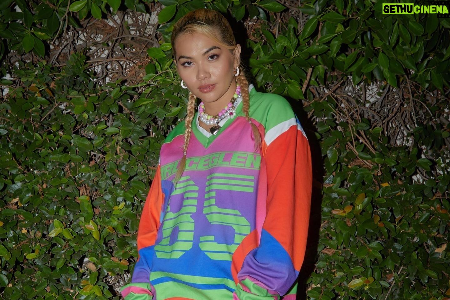 Hayley Kiyoko Instagram - Take a look at some exclusive photos from the Asian American Girl Club x Levi’s event where #HayleyKiyoko performed and participated in a Q&A to celebrate her book ‘Girls Like Girls’