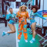 Hayley Kiyoko Instagram - SF pride was beautiful💕 I’m always so overwhelmed with emotion at pride events. I am so proud of each and every one of you who continue to show up for yourselves and to celebrate others. To ignite hope and build community during such a challenging time. By living your truth you are paving the way for others to do the same. Proud of wherever you are in your journey. I love you all from the bottom of my heart. HAPPY PRIDE 🌈