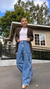 Hayley Kiyoko Instagram - Doing it all for her 🩷