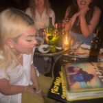 Hayley Kiyoko Instagram – WHAT A WEEK.
Fangirled over Quinta. ✔️
Quick pride performance with Fletcher. ✔️
First book signing for GLG. ✔️
A stamp of approval from Taylor Jenkins Reid. ✔️
#1 NYT Bestseller ✔️
Holy shit.
