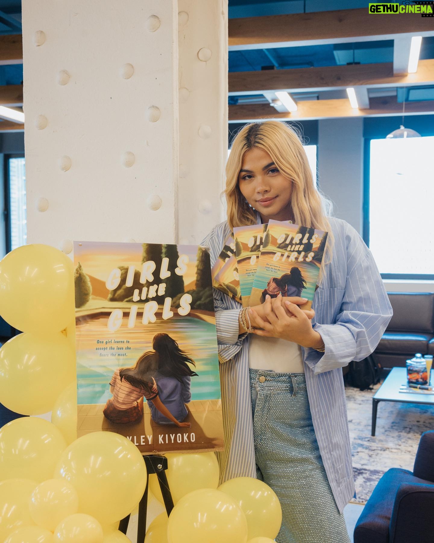 Hayley Kiyoko Instagram - Los Angeles! I’m so excited for my first ever Girls Like Girls book signing at the Barnes & Nobles in The Grove this Thursday at 7pm! 🥹🫶🏼 it’s going to be so special, I can’t wait to see you there and celebrate the release with you❤️😭👯‍♀️