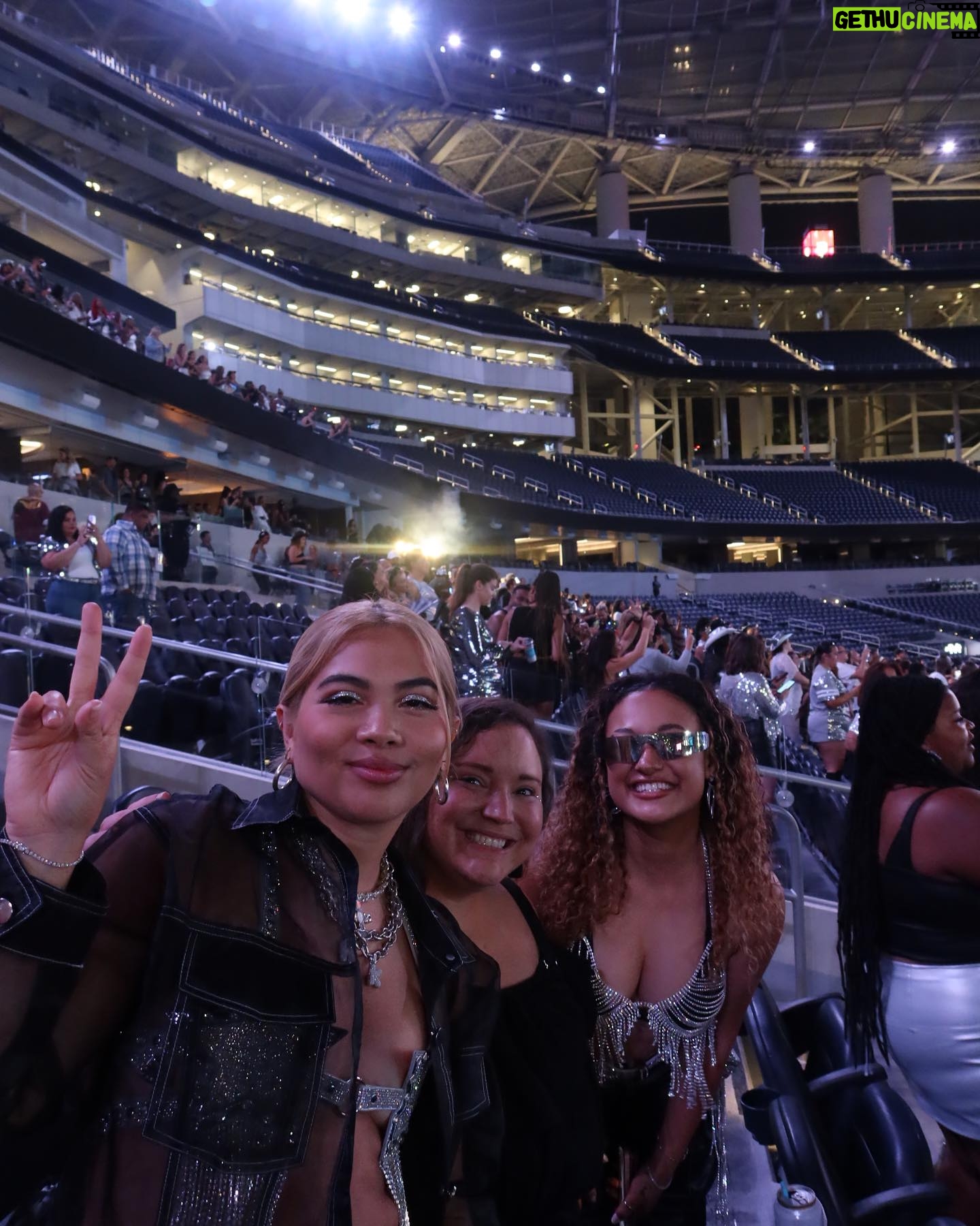Hayley Kiyoko Instagram - The category is Bey 👑🐝