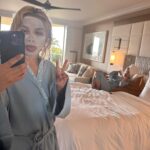 Hayley Kiyoko Instagram - I always get a lot of anxiety taking time off cus I prefer to work but I got back from tour and then went straight into book mode so I hadn’t had anytime to decompress. Last week I could feel my body shutting down. Normally I wouldn’t listen and I’d keep pushing my body. But I’m listening now. I’m listening to my body and mind. I needed rest, the ocean, yummy food, ease, and my girl.