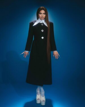 Hayley Kiyoko Instagram - The longer the hair, the closer to Lesbian Jesus 🖤🌈

Thank you @papermagazine for such a stunning shoot and thoughtful interview. Link in story✨

photo & cd @gracescuitto
stylist @allthreeheathers
story @betteroffalone.mp3
make-up @marlavazquez 
hair @thisisbabe
set design @crystalgeller @rckypcky
nails @nailsbymexyy
photo assist @money_sh0t
style assist @thatssosav @lucysylvester
production assist @maliasine 
editor in chief @justintmoran
editorial producer @trashfengshui