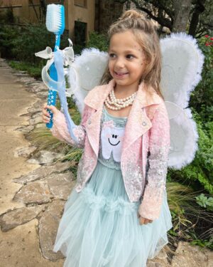 Haylie Duff Instagram - Kicking off Ryan’s favorite holiday with these two beautiful fairies 🧚 Ryan was a woodland fairy… and creates her costume all by herself… and my baby Lulu was perfectly appropriate as the tooth fairy, since she has been a regular visitor in our home these last few weeks! 🧡 🎃