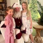 Haylie Duff Instagram - We had a special visitor tonight! ♥️🎅🎄 Love the holidays! 🥰