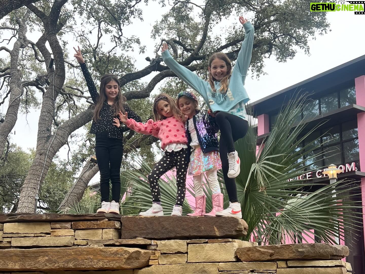 Haylie Duff Instagram - It was a no school, cake pop & museum kind of day!
