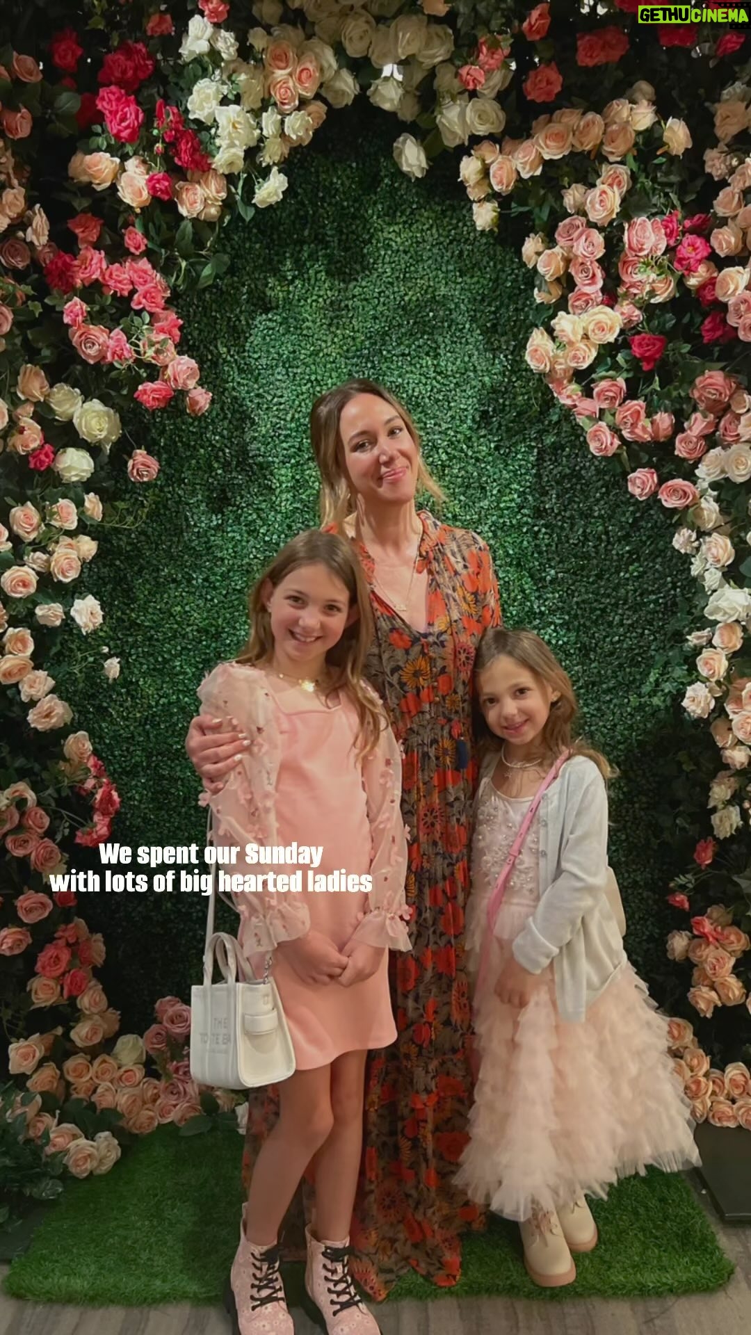 Haylie Duff Instagram - An afternoon with @stlouisehouse 💐