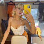 Hazal Türesan Instagram - Bir İLAYDA(İLOŞ) olma hikayesi 1. Canım yönetmenim @kbaruonu ile tanışmaya gidiyorum 2. İlk aşamayı geçtim şimdi @gupseo ile tanışmaya gidiyorum 3. @gupseo ile tanışıyorum :) 4. Aşırı seviyoruz ve bir anı fotosu çekiliyoruz (@fotocell ile bir önceki projede tanışmışız bile😍) 5. İloş olduğum haberini almışım 6. İloş😚 7. İloş😊 8. İloş😎 9. İloş😜 10. İloş’un annelik ile imtihanı 😘 Ay lav LOHUSA❤️
