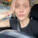 Hazal Türesan Instagram - Bu 10 gün üzerimden geçti. Hem fiziksel hem mental. Ve hep ama hep ama hep arabada geçti. Ama güzel şeyler oluyo sevgili günlük, iyileşiyoruz❤️