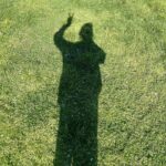 Hazal Türesan Instagram - Harry Potter okumaya başladım. Ebek hiç okumadım. Ebek ilk defa okuyorum. Ve Bir sürü şey öğrendim. Mesela güzel anları/anıları daha özenli biriktiriyorum artık. Çünkü hiç istemesem de bir gün “expecto patronum” zamanları gelecek. Hazırlıklı olmalıyım Tenku Harry❤️
