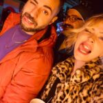 Hazal Türesan Instagram - Sevgili Günlük, İlk üç fotoğrafı @koray_demmir çekti ve bana “Kilo Batra gibisin” dedi. 😘Diğer fotoğrafları ben çektim ve sevdiğim insanlarla yeniden bir araya gelmenin yarattığı sıcacık hisleri unutmamak için hepsini buraya bırakıyorum. ❤️🎈