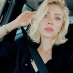 Hazal Türesan Instagram - İstanbul’da bir yerden bir yere giderken bir sürü fotoğraf çekebilir, sevdiğiniz bir şarkıyı tekrar tekrar dinleyip bu anları kayda alabilirsiniz. Hatta yeterince 20 ile giderseniz sinirden saçlarınız bile dökülebilir. Ebek. İyi akşamlar😘