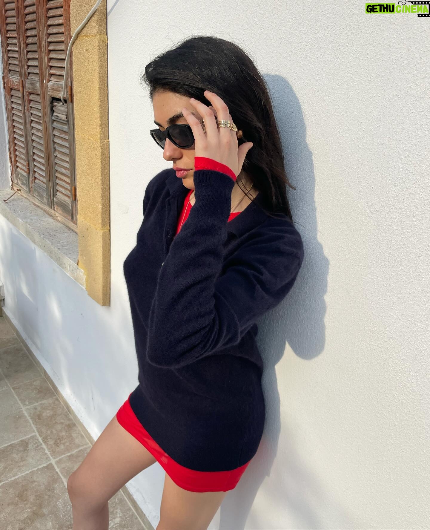 Hazar Ergüçlü Instagram - @elleshoescom 🌹