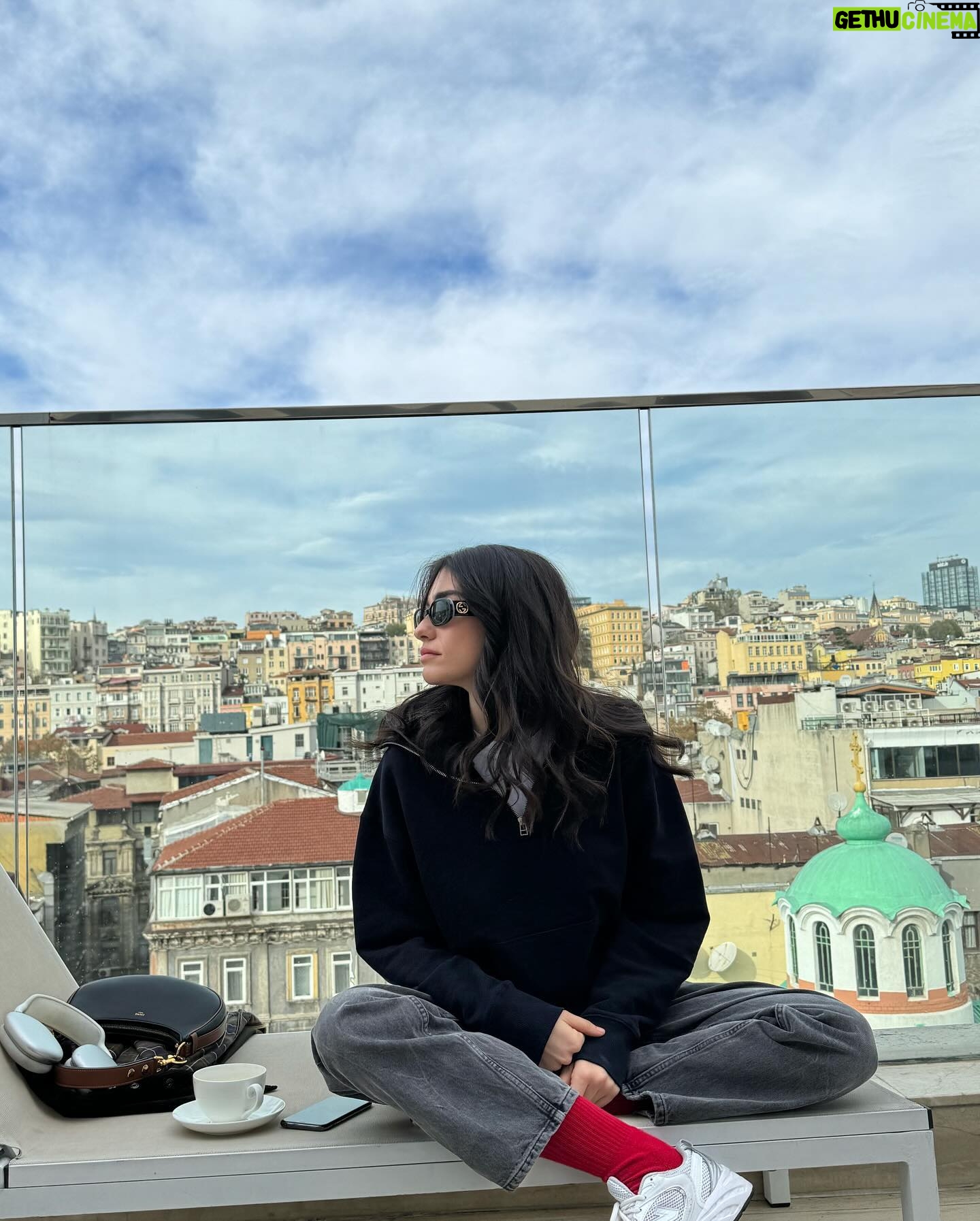 Hazar Ergüçlü Instagram - 📸: @elaydakaa 🌷🤍