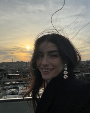Hazar Ergüçlü Instagram - Backstage @istanbullifedergisi 🌷