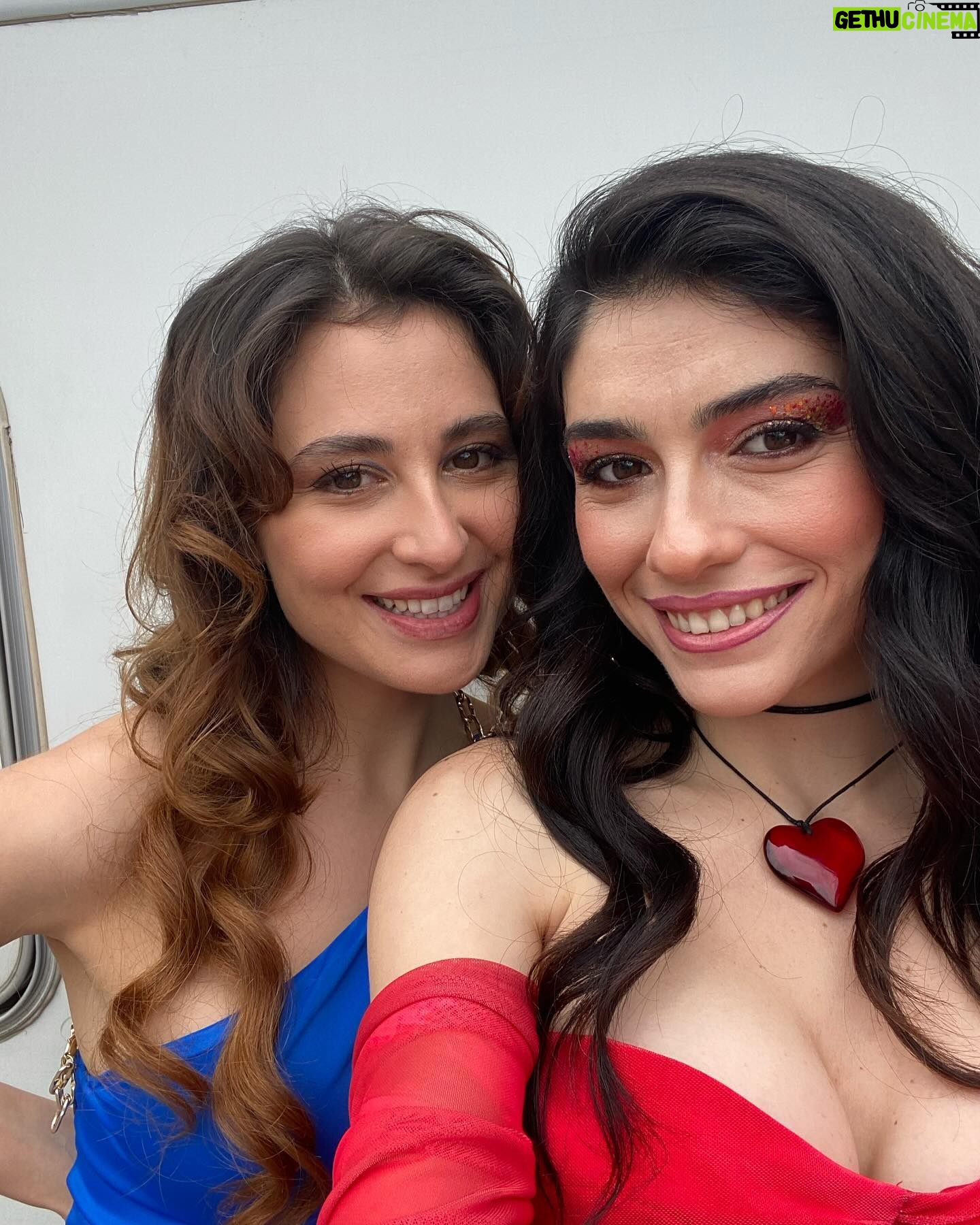 Hazar Ergüçlü - 72.3K Likes - Bu akşam bizim ortam💃🏿❤️🔥 @incitaneleribkm