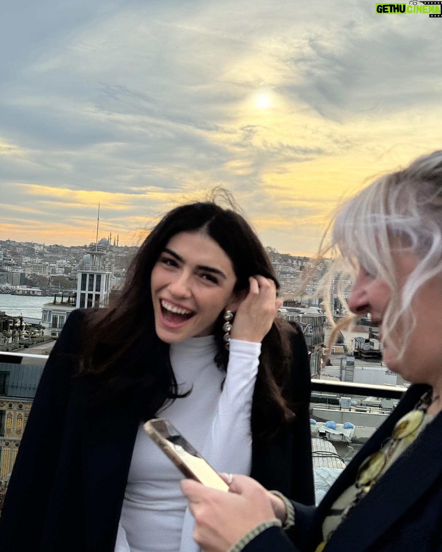 Hazar Ergüçlü - 90.8K Likes - Backstage @istanbullifedergisi 🌷