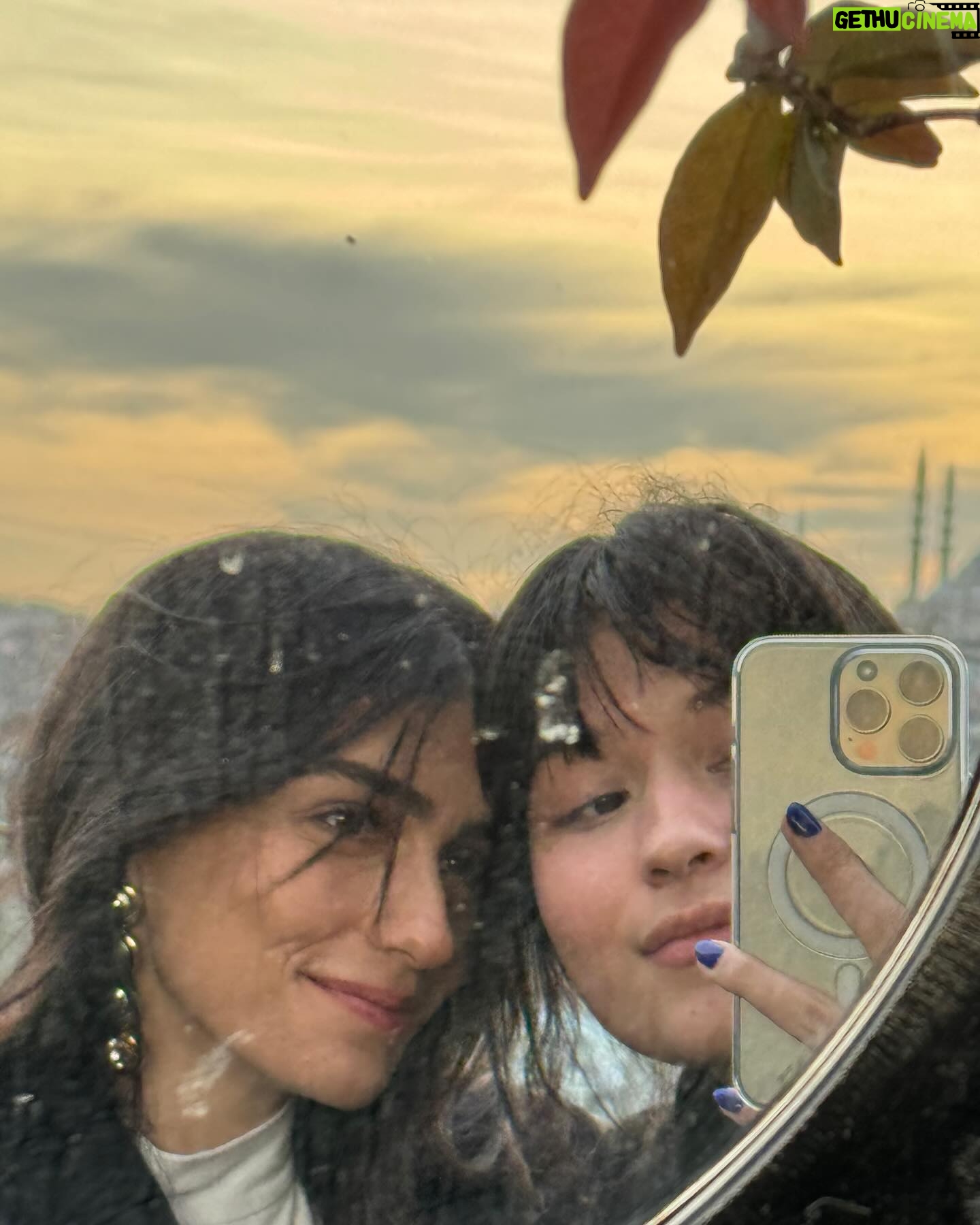 Hazar Ergüçlü - 90.8K Likes - Backstage @istanbullifedergisi 🌷