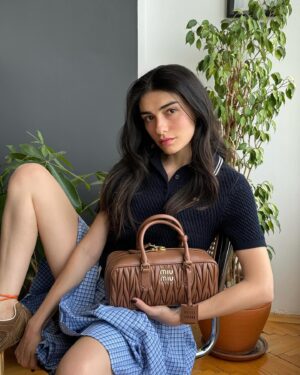 Hazar Ergüçlü Instagram - 👛 @miumiu  #miumiu #miuarcadie