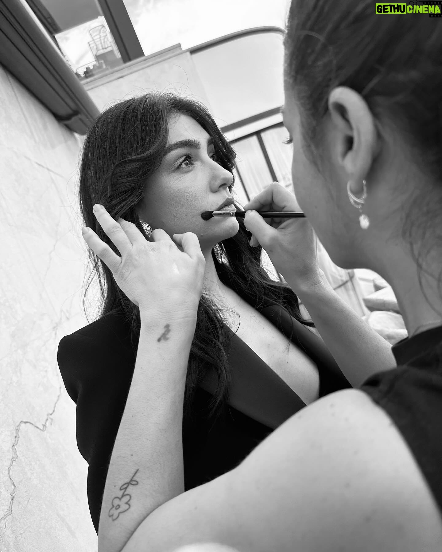 Hazar Ergüçlü - 65.1K Likes - 🖤🤍