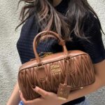 Hazar Ergüçlü Instagram – 👛 @miumiu  #miumiu #miuarcadie