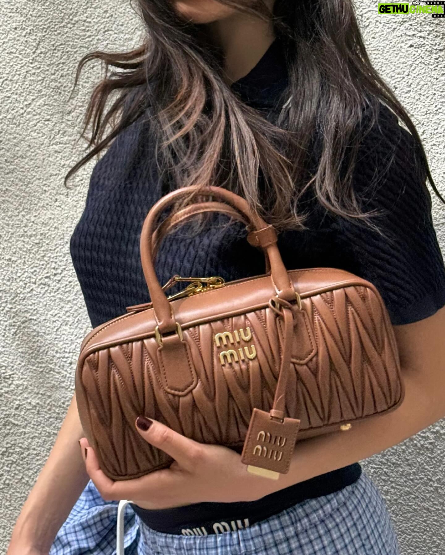 Hazar Ergüçlü - 67.5K Likes - 👛 @miumiu #miumiu #miuarcadie