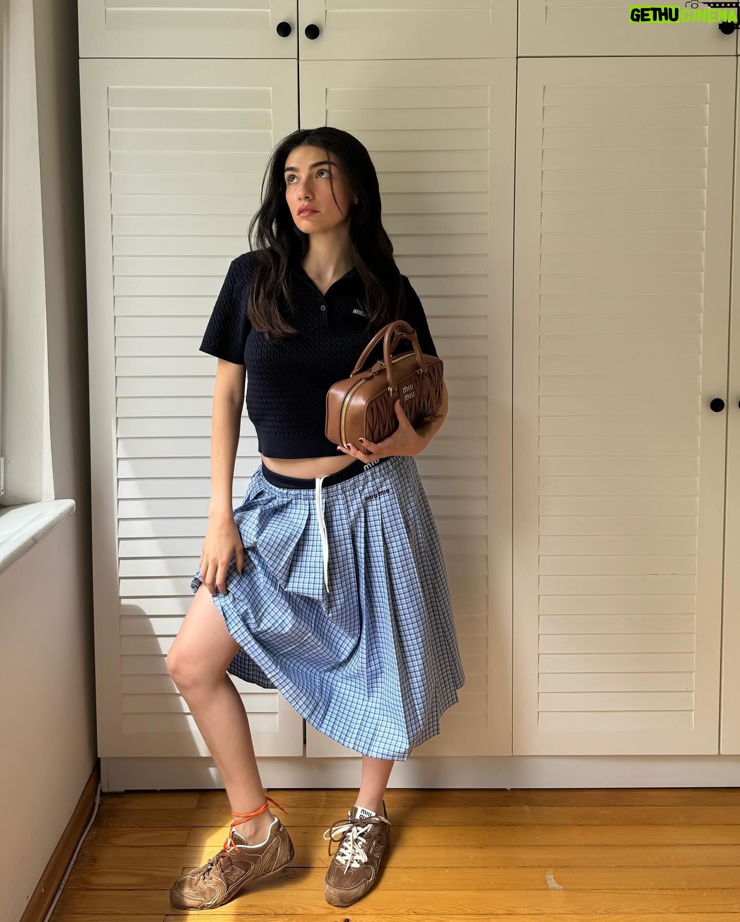Hazar Ergüçlü - 67.5K Likes - 👛 @miumiu #miumiu #miuarcadie