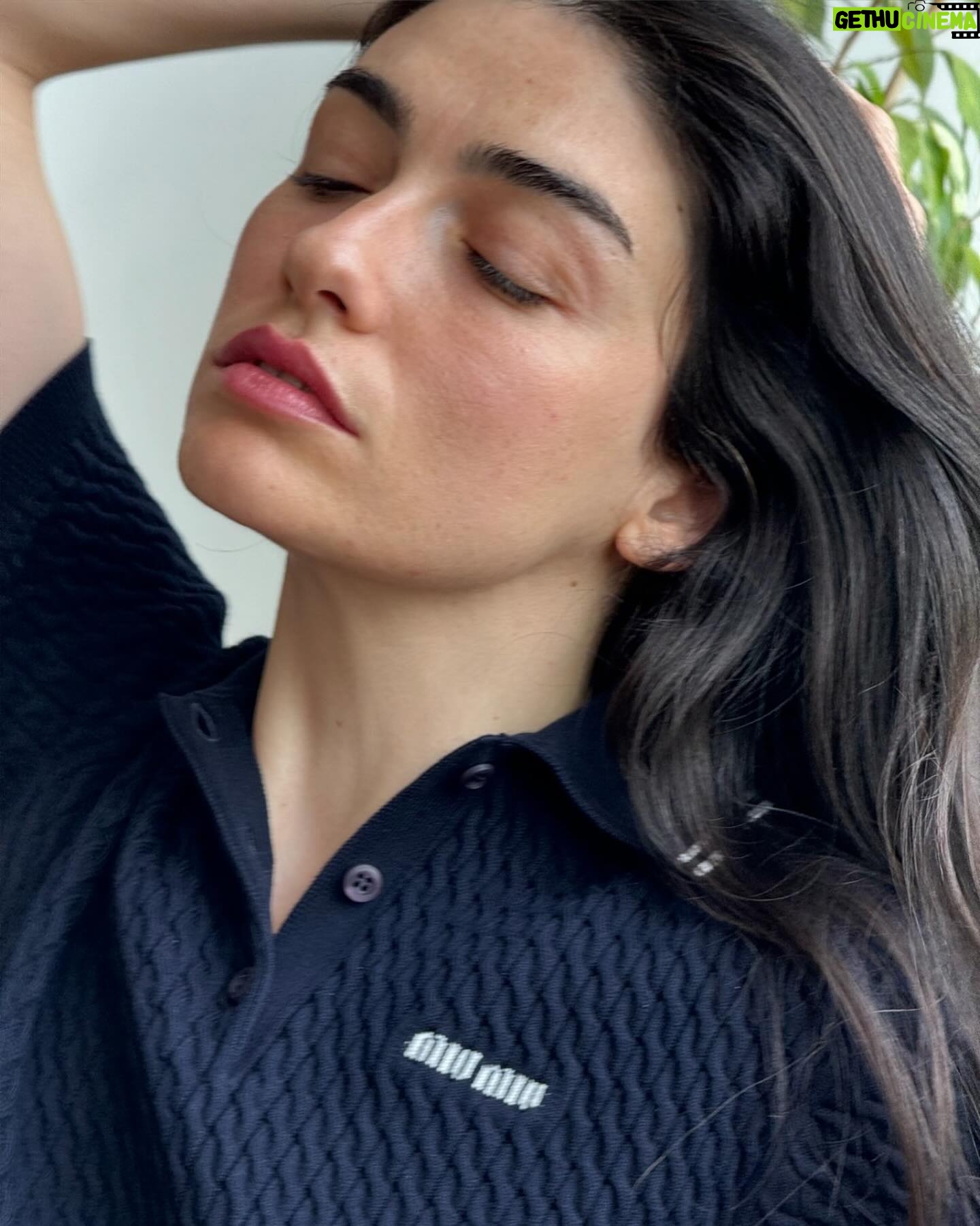 Hazar Ergüçlü - 67.5K Likes - 👛 @miumiu #miumiu #miuarcadie