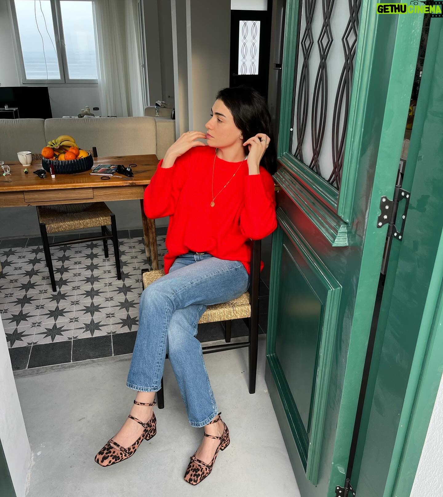 Hazar Ergüçlü Instagram - ♥️ @elleshoescom