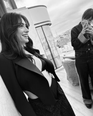 Hazar Ergüçlü Instagram - 🖤🤍