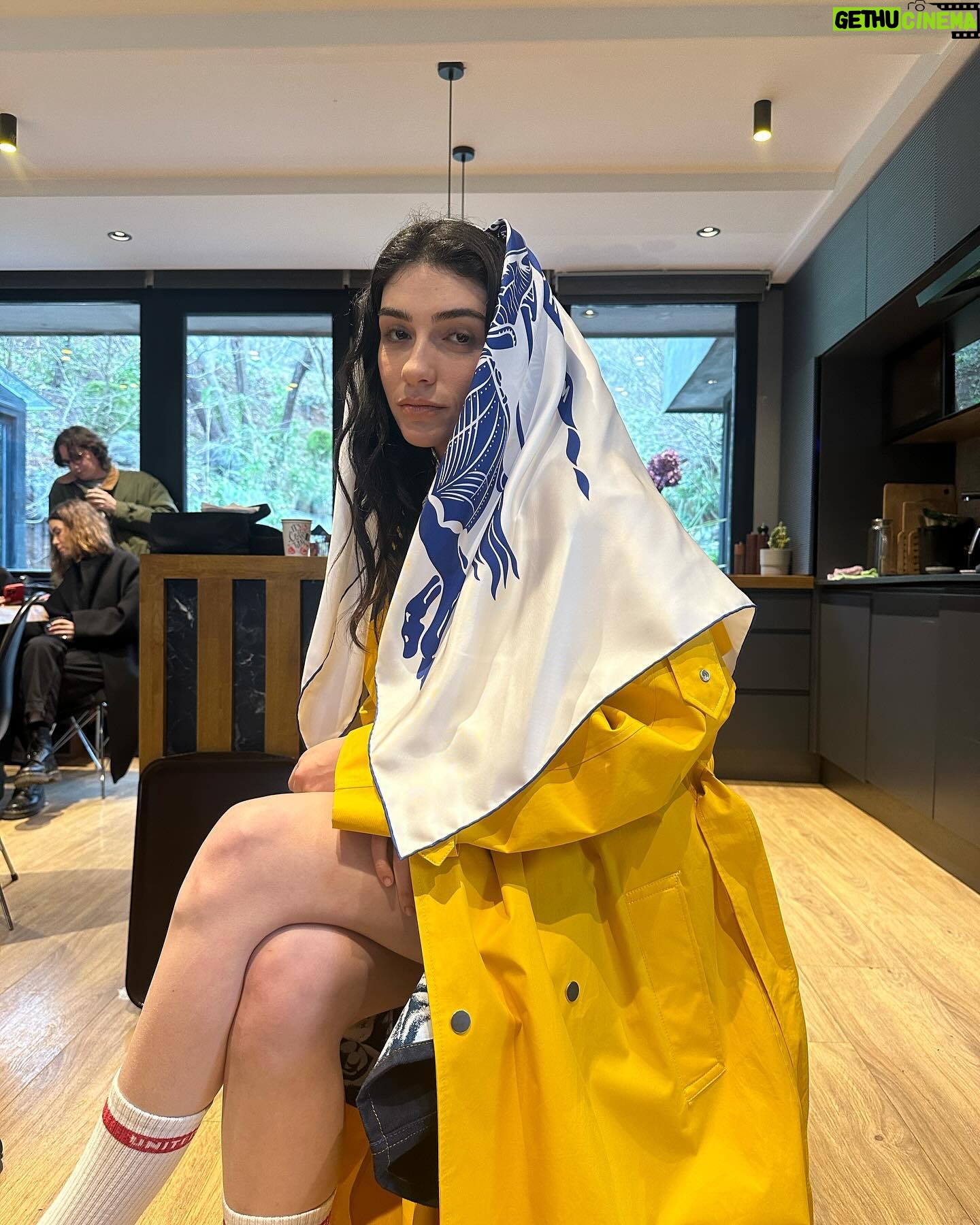 Hazar Ergüçlü Instagram - Backstage🦚 @elleturkiye
