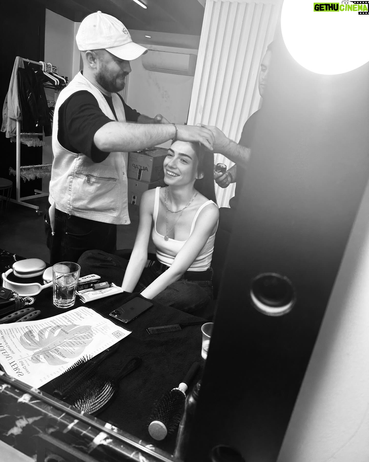 Hazar Ergüçlü Instagram - 📸: @esinramazanoglu 🖤