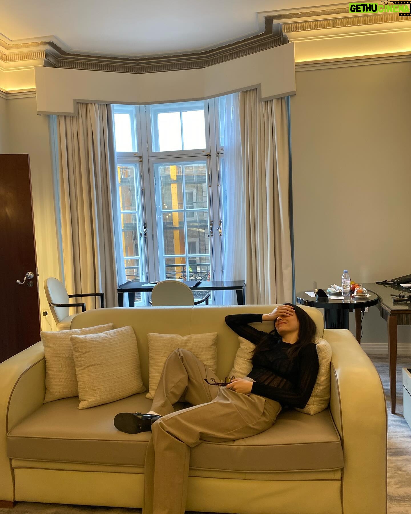 Hazar Ergüçlü - 76.1K Likes - London 24🌞