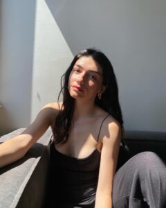 Hazar Ergüçlü Instagram - 🌻