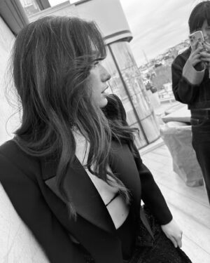 Hazar Ergüçlü Instagram - 🖤🤍