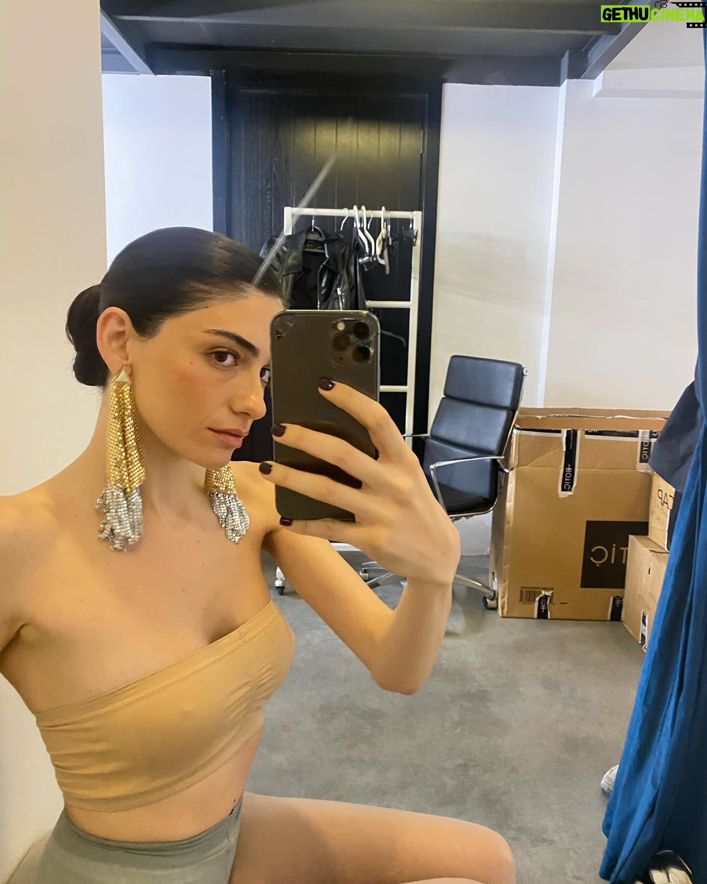Hazar Ergüçlü Instagram - Backstage🔪 @soberdigital