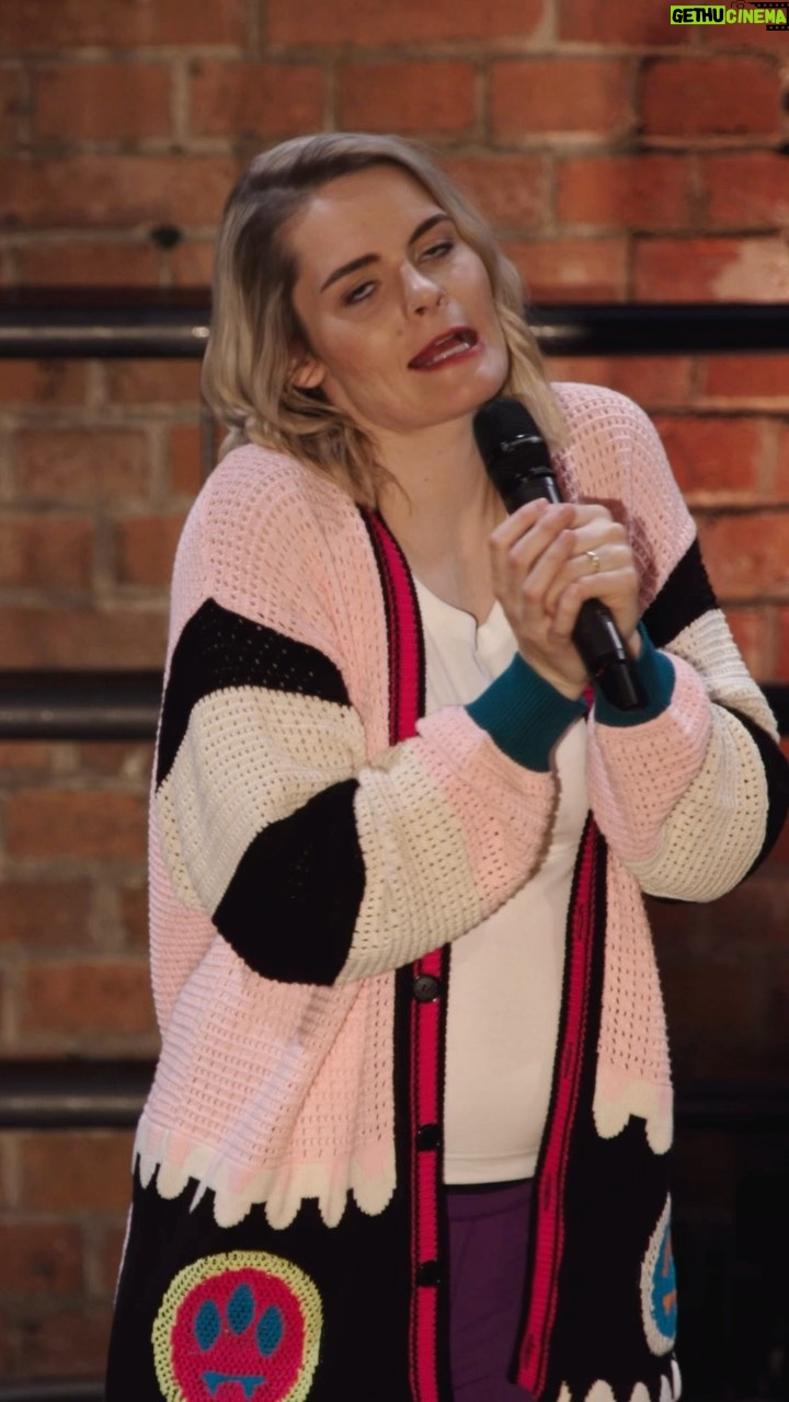 Hazel Brugger - 34.1K Likes - Heute Abend ist es endlich soweit: Mein Comedy-Special #kennensiediesefrau kommt um 20.15 Uhr auf 3Sat. Schaut rein, wenn ihr Fans von #standupcomedy und #hazelbrugger seid šš»