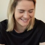 Hazel Brugger Instagram - Ich bin jetzt in der Babypause. Vielen Dank für alles, die letzten Wochen waren einfach unglaublich! Wir sehen uns wahrscheinlich wieder so ab Mai / Juni 2024. (Abgesehen von Projekten, die schon gedreht wurden.) Der Podcast „Hazel Thomas Hörerlebnis“ läuft weiter, allerdings ohne Bild und teils auch mit vorproduzierten Folgen. Macht’s gut, habt schöne Feiertage und bleibt gesund! #hazelbrugger