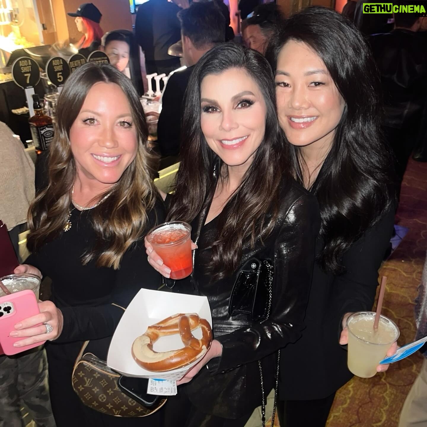 Heather Dubrow Instagram - A soft pretzel, pics in soft focus 🤷🏻♀️😂, a night of laughter, and great friends is my love language!!! Countess Luann absolutely CRUSHED IT! If you have the chance to see her cabaret show - GO! Swipe for a little recap of a great night out ❤️❤️