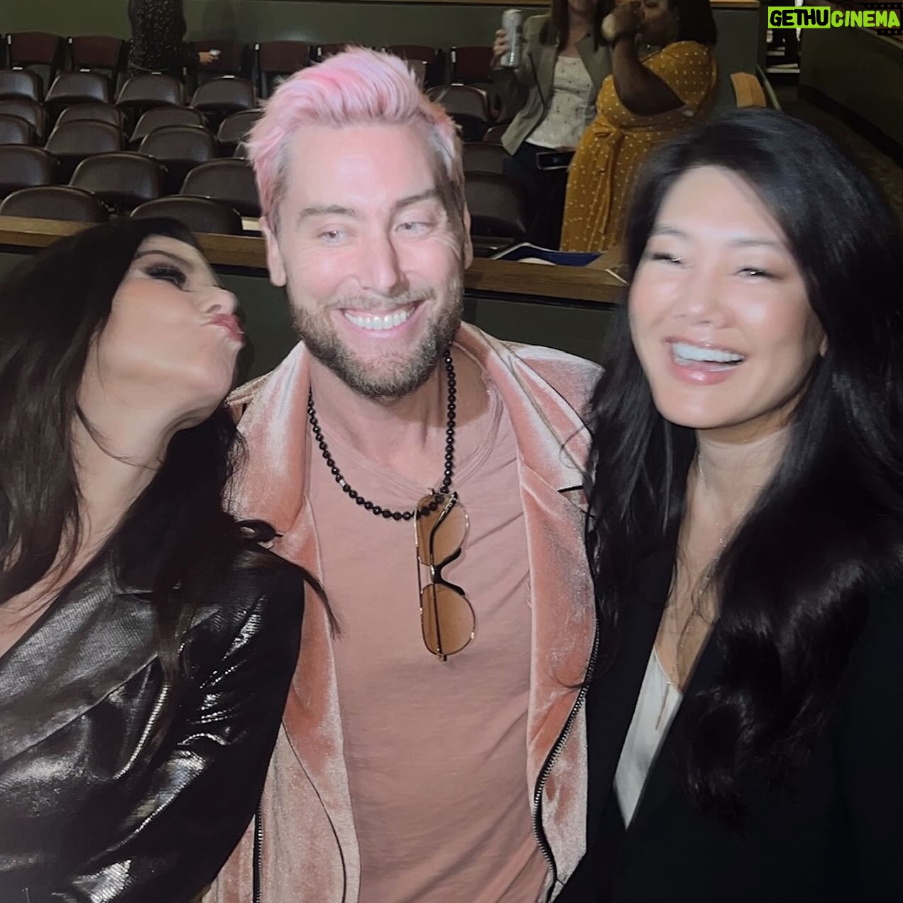 Heather Dubrow Instagram - A soft pretzel, pics in soft focus 🤷🏻♀️😂, a night of laughter, and great friends is my love language!!! Countess Luann absolutely CRUSHED IT! If you have the chance to see her cabaret show - GO! Swipe for a little recap of a great night out ❤️❤️