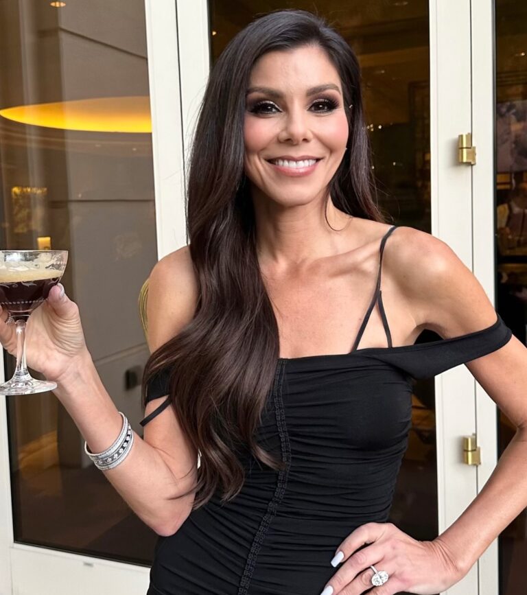 Heather Dubrow Instagram - It’s my BIRTHDAY!!!! 55! Woke up today feeling grateful, happier and more aligned than ever. ❤️ This year I’m leaning in to all of the things that bring me JOY. CHEERS to being one year older & one year BOLDER ❤️