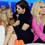 Heather Dubrow Instagram - THROWBACK to BravoCon last year !! As Bravocon 23 approaches, there are 3 things I know to be true: Number 1: I’m SO excited to be in Vegas and get to meet all of YOU !!! Number 2: I don’t foresee myself sitting on anyone’s lap this year 👀😂 but WHO KNOWS ! and swipe ➡️ to see number 3…That’s #Facts