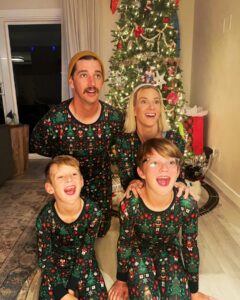 Heather Morris Instagram - A matching family jammies set: a childhood dream come true @littlesleepies @goodcarmastudio