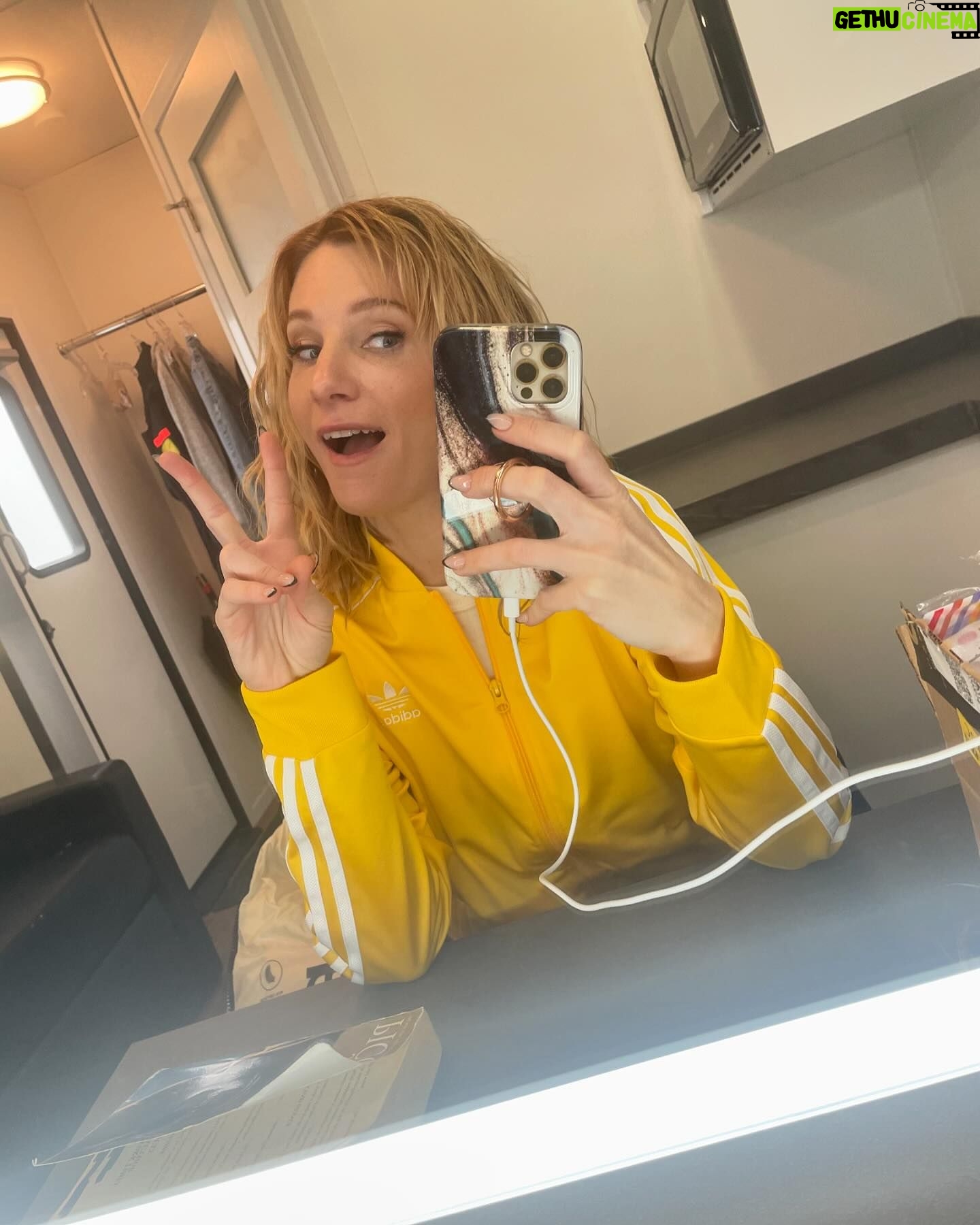 Heather Morris Instagram - My ode to So Help Me Todd love story….catch the season and series finale tonight at 9 PST! Boy do I feel so blessed for the beautiful yet limited time I got with these wonderful human beings. The most painful part about this industry is we have “seasonal family” and then it’s over and you’re adopted into a new film family. I have loved every moment of playing Judy and I can’t thank @scottpprendergast @elizabethpurpleben @cbscasting for inviting me in with open arms!
