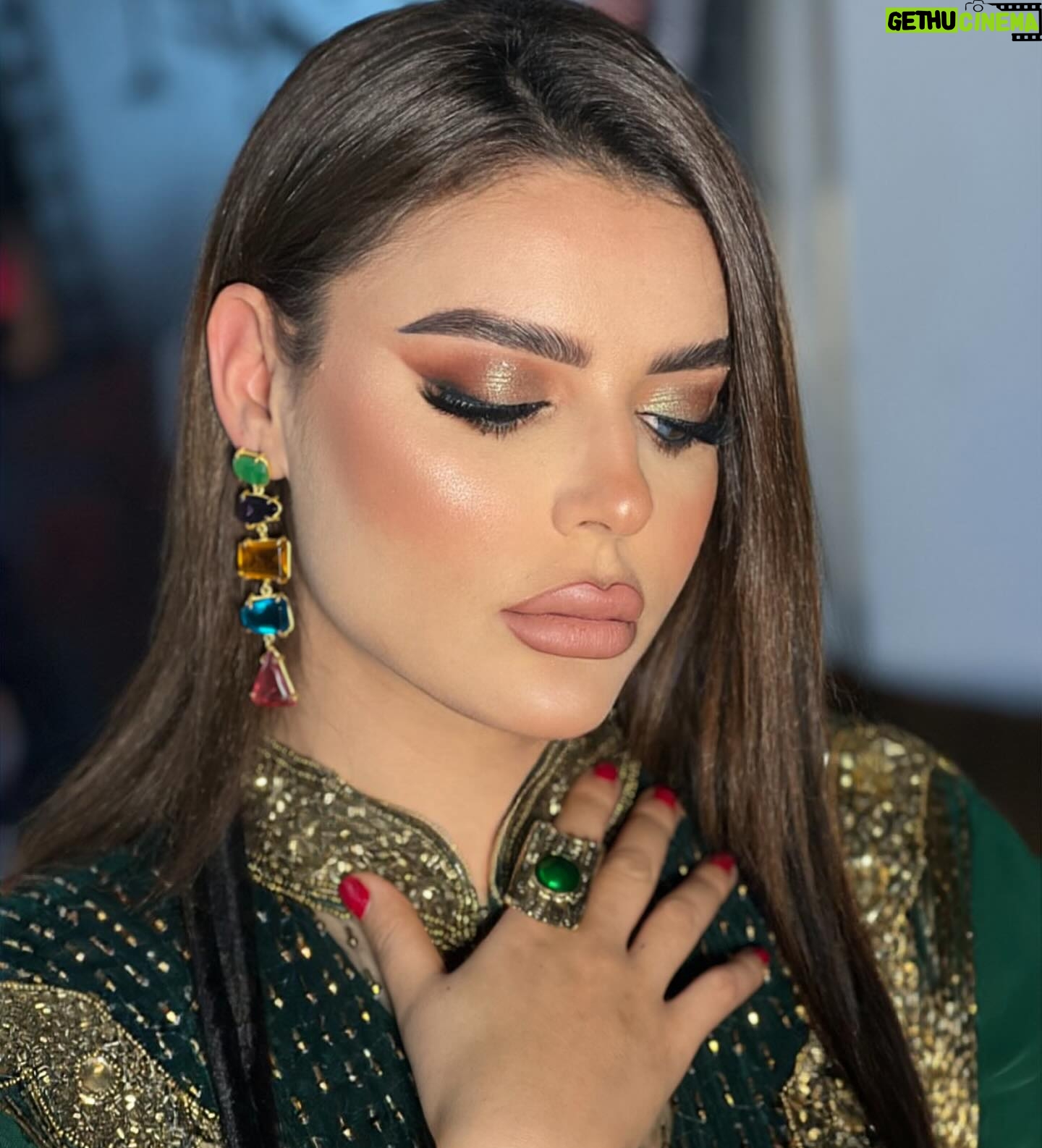 Heba ElSisi Instagram - 🌙✨ Makeup: @nadasameih ✨ Hair @nadabeautycenterr ✨ Abaya: @hanan__elfarra ✨ Earrings @taleed_lamya ✨ —- #makeupforever #makeupartist #makeuplover #eyeshadow #egypt #saudiarabiafashion #عروس #مكياج #ميك_اب #دبي #makeup #makeupartist #fashion