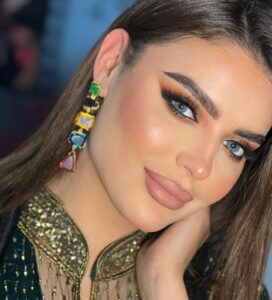 Heba ElSisi Instagram - 🌙✨ Makeup: @nadasameih ✨ Hair @nadabeautycenterr ✨ Abaya: @hanan__elfarra ✨ Earrings @taleed_lamya ✨ —- #makeupforever #makeupartist #makeuplover #eyeshadow #egypt #saudiarabiafashion #عروس #مكياج #ميك_اب #دبي #makeup #makeupartist #fashion