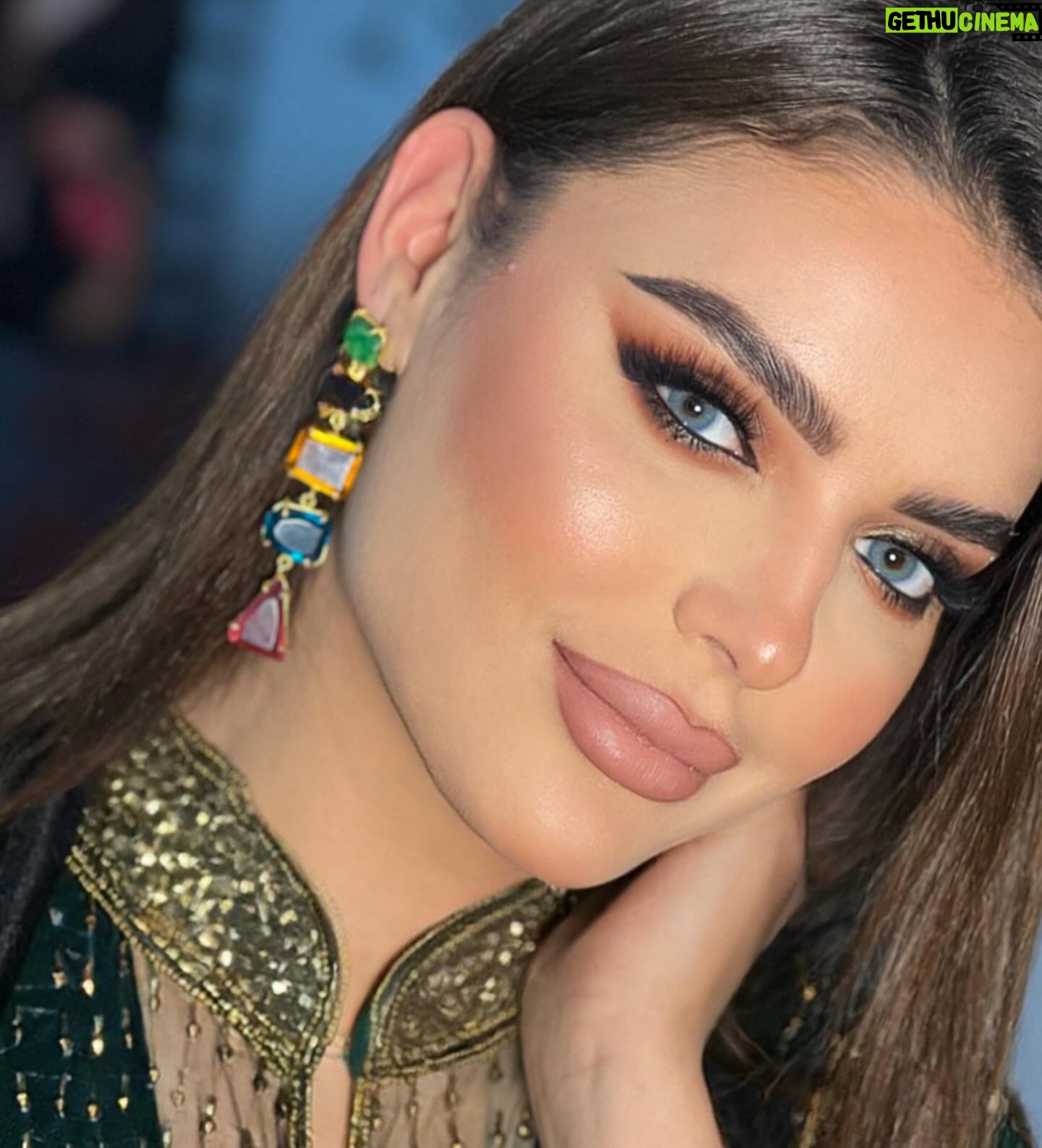 Heba ElSisi Instagram - 🌙✨ Makeup: @nadasameih ✨ Hair @nadabeautycenterr ✨ Abaya: @hanan__elfarra ✨ Earrings @taleed_lamya ✨ —- #makeupforever #makeupartist #makeuplover #eyeshadow #egypt #saudiarabiafashion #عروس #مكياج #ميك_اب #دبي #makeup #makeupartist #fashion