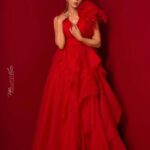 Heba ElSisi Instagram - Happy Valentine’s beautiful people ❤️🌹 #valentines #love #flowers #red #hebaelsisy Photogrpher @mohamedelkeshky_ Makeup @waleedeltorkybeautysalon Dress @chantellewedding Jewerly @saranadiamond Styling @by_lamiskhalil